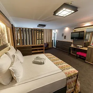 Zoo - Secured Paid Parking Otel Sofya